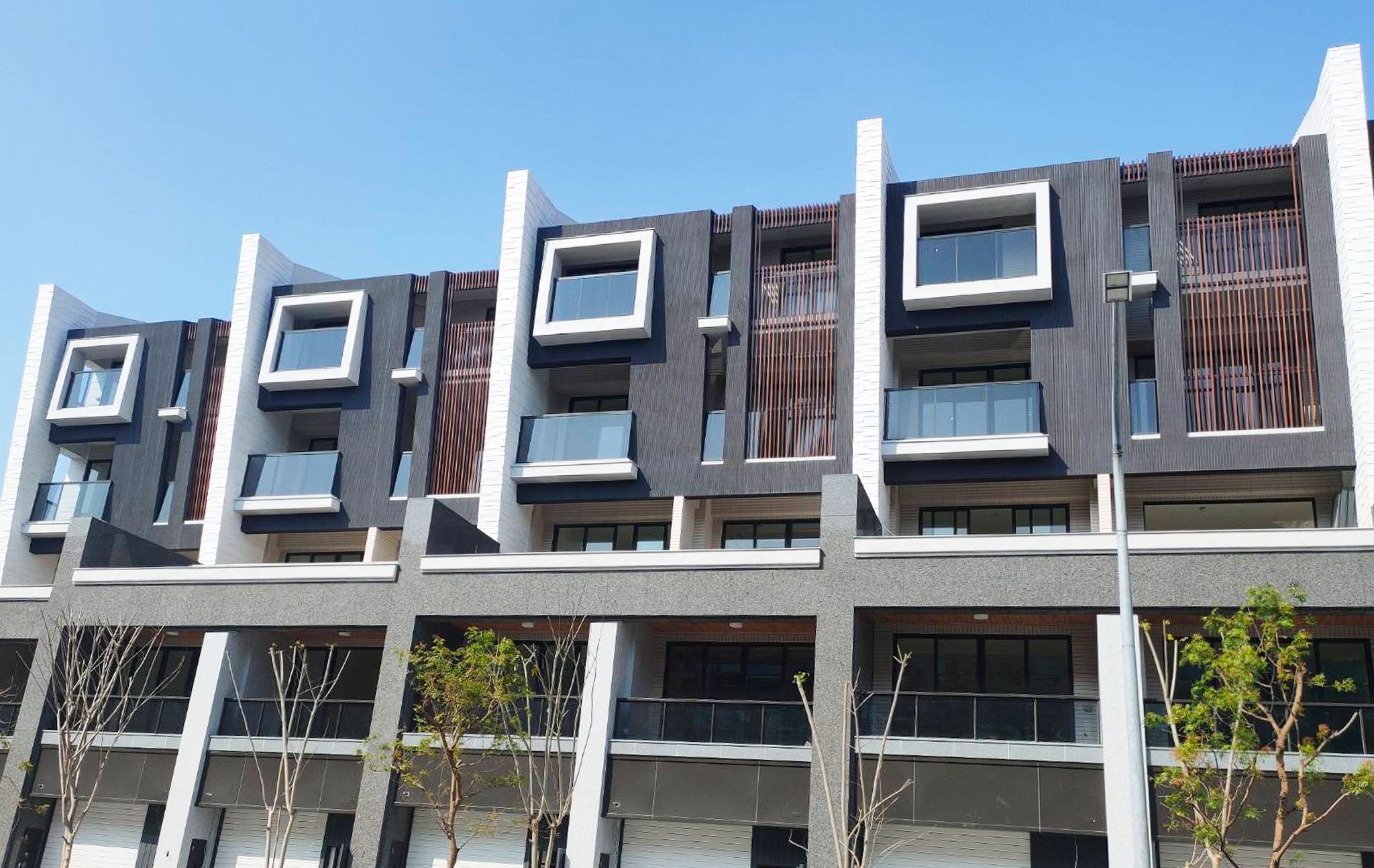 全天候鋁格柵搭配建築設計焦點