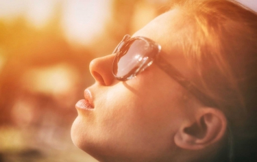 根據統計，台灣夏日陽光熱源，有超過7成皆由建築物的窗戶進入室內，紫外線也輕易穿透玻璃照射進來。