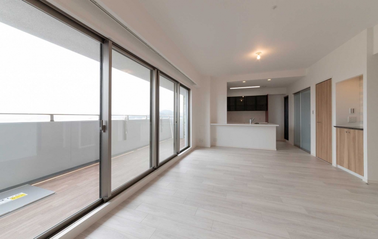 鋁門窗示意圖：大面落地窗。