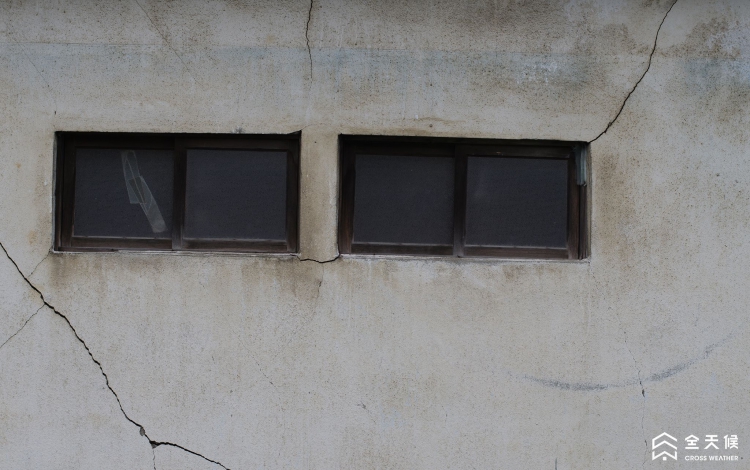 氣密窗窗框變型、牆體有裂縫