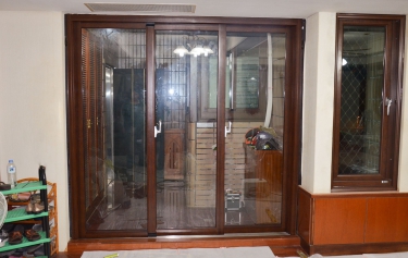 台北市文山區公寓客廳落地橫拉窗