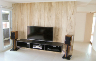 高雄市鳥松區澄清湖公寓通風推射隔音窗、電視牆