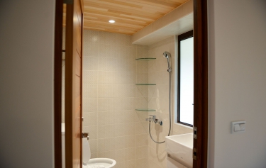 高雄市苓雅區大樓浴室通風採光氣密窗