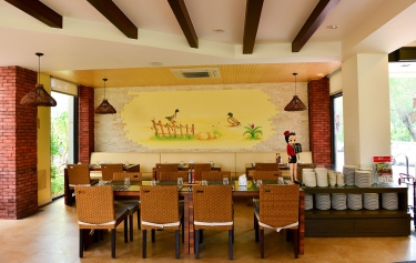 台南市新營區商業空間庭園餐廳自然採光