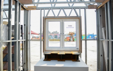 嘉義縣太保市冷軋型鋼構造一體安裝防風雨節能氣密窗