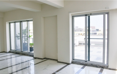 台南市東區連棟透天頂樓隔音橫拉落地窗