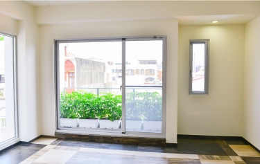 台南市東區連棟透天房間採光隔音落地窗