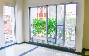 台南市東區連棟透天房間採光氣密橫拉窗