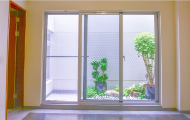 台南市東區連棟透天套房景觀落地採光窗