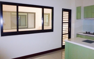 台南市安南區連棟透天廚房通風氣密橫拉窗