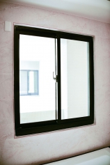 台南市安南區連棟透天房間通風鋁窗