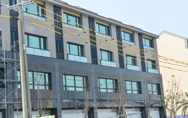 高雄市楠梓區連棟透天王牌全天候防風雨窗