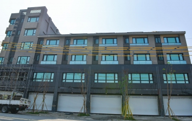 高雄市楠梓區連棟透天使用王牌全天候防颱氣密窗