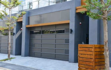 高雄市鳳山區連棟透天車庫電動門