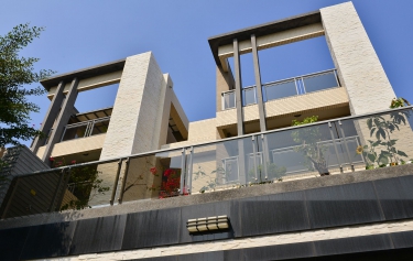 高雄市鳳山區連棟透天外觀