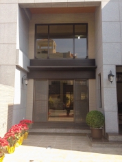 高雄市鳥松區連棟透天採光大門落地窗