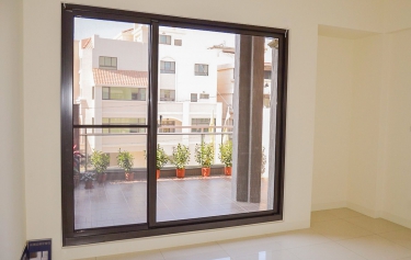 高雄市鳥松區連棟透天房間採光隔音落地窗