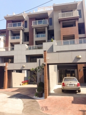 高雄市鳥松區連棟透天王牌全天候通風採光窗型