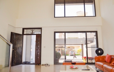 高雄市鳥松區連棟透天客廳景觀採光落地窗