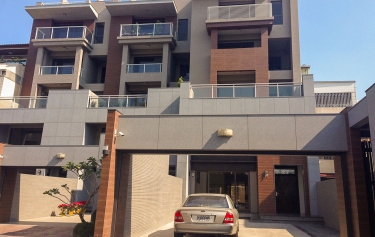 高雄市鳥松區連棟透天使用王牌全天候氣密鋁窗