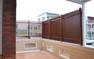 高雄市鳥松區連棟透天景觀陽台格柵