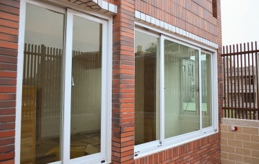 高雄市鳥松區連棟透天防風雨隔音氣密窗