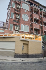 高雄市鳥松區連棟透天車庫防風雨通風窗