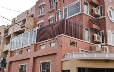 高雄市鳥松區連棟透天通風格柵採光氣密窗