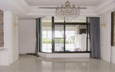 高雄市鳥松區連棟透天客廳落地採光隔音窗 