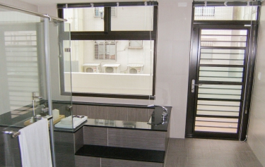 高雄市鳥松區連棟透天浴室通風氣密窗鋁窗