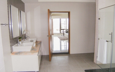 高雄市鳥松區連棟透天套房浴室通風採光氣密窗  