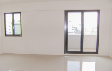 高雄市鳥松區連棟透天房間落地隔音橫拉窗 