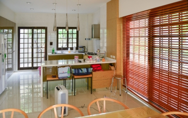 台南市永康區透天別墅廚房通風格子橫拉窗