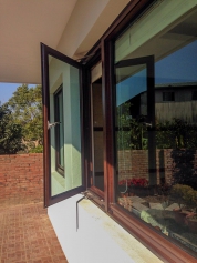 台南市麻豆區透天別墅採光佳明亮推射窗