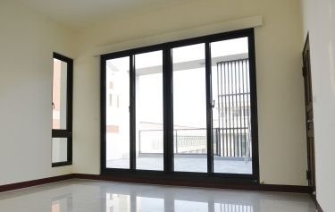 台南市新營區透天別墅頂樓落地隔音窗