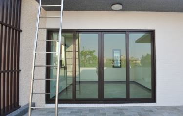 台南市新營區透天別墅頂樓採光性佳橫拉窗