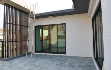 台南市新營區透天別墅頂樓氣密採光落地窗