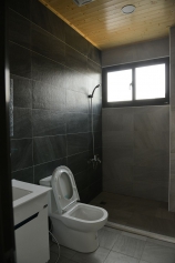 台南市新營區透天別墅浴室通風橫拉採光窗