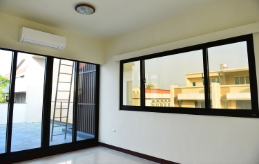 台南市新營區透天別墅頂樓隔音橫拉窗