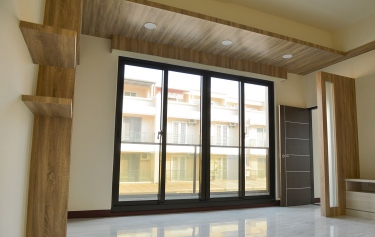 台南市新營區透天別墅主臥落地橫拉氣密窗