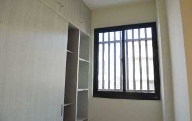 台南市新營區透天別墅更衣室橫拉隔音窗