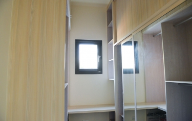 台南市新營區透天別墅主臥更衣間採光窗