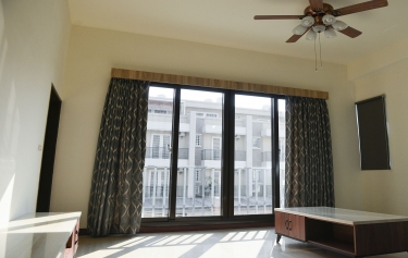 台南市新營區透天別墅主臥落地採光窗