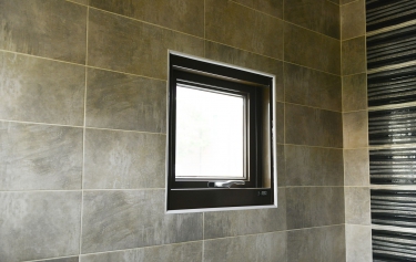 台南市新營區透天別墅主臥浴室通風氣密推射窗