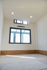 台南市仁德區透天別墅房間挑高採光窗