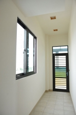 台南市仁德區透天別墅玄關採光氣密窗