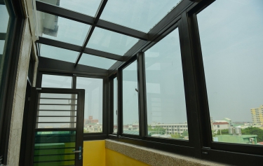 台南市仁德區透天別墅後陽台採光窗