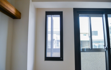 台南市仁德區透天別墅臥室採光推射窗