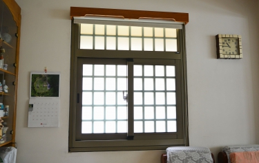 台南市新營區透天別墅隔音橫拉格子窗-1