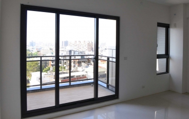 高雄市鳥松區 - 3拉落地窗